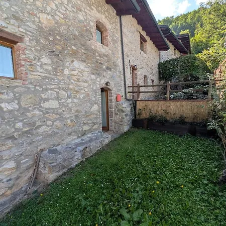 Casa Di Montagna In Pietra Con Giardino Privato Holiday home