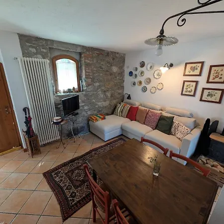 Casa Di Montagna In Pietra Con Giardino Privato